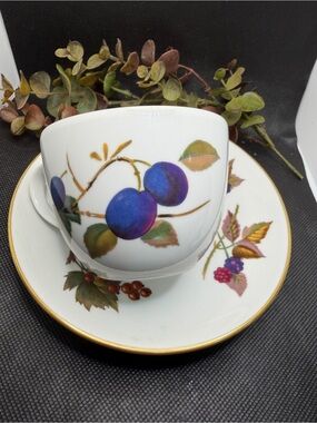Royal Worcester Evesham Gold Teacup & Saucer 1961 Fruit Pattern Made England